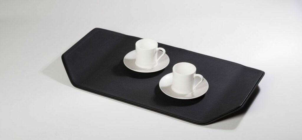 Vignale Espresso-Tassen auf Leder-Tablett