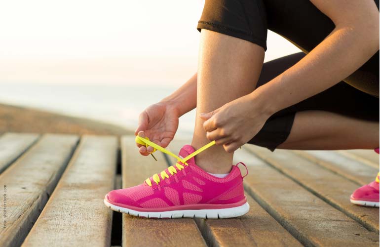Jetzt starten! Ein gesunder Lebensstil mit Smoothies. Dier der Becher dazu: Smoothie2Go, Foto: shutterstock.com