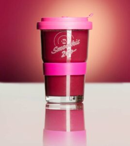 Smoothie2Go gefüllt mit einem leckeren Waldfrüchte Smoothie